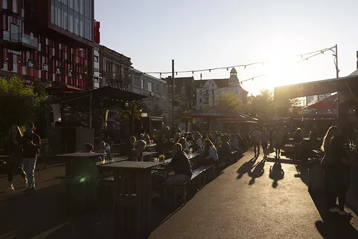 Reeperbahn bei Tag - Spielbundenplatz