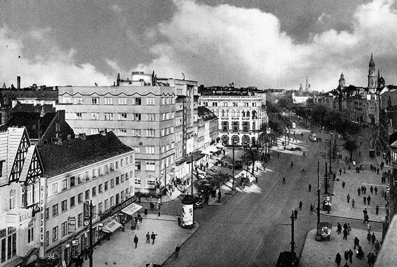 Reeperbahn um 1935 mit Hippodrom und Alkazar