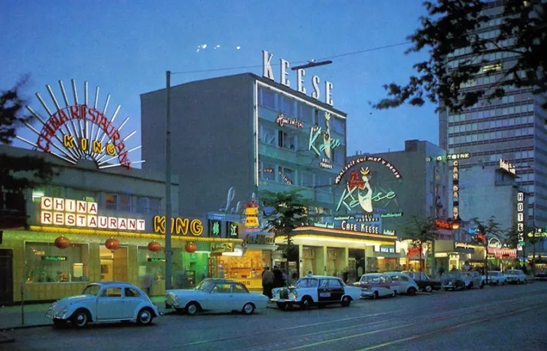 Reeperbahn mit dem Cafe Keese um 1970
